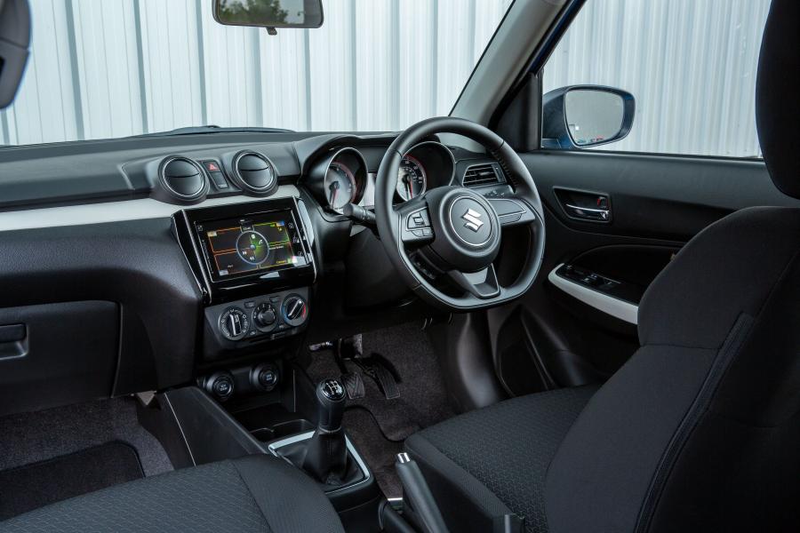 Торпедо Suzuki Swift Attitude 2019 года  (UK) (фото 13 из 23)